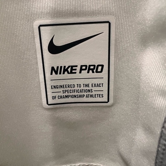 Nike Pro Men’s DriFit fitted athletic jersey. Size L - Picture 8 of 9